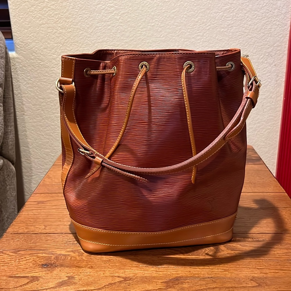 Preloved LV Bucket bag
